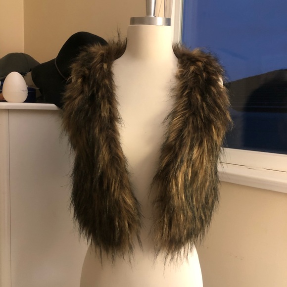 F21 Faux Fur Vest - Picture 1 of 3